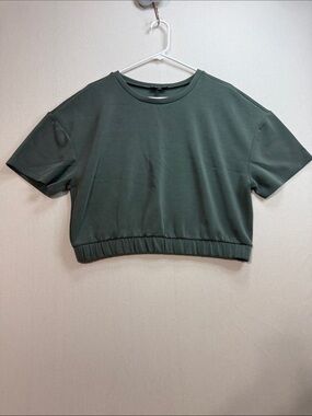 Express Cropped Tee in Olive Green